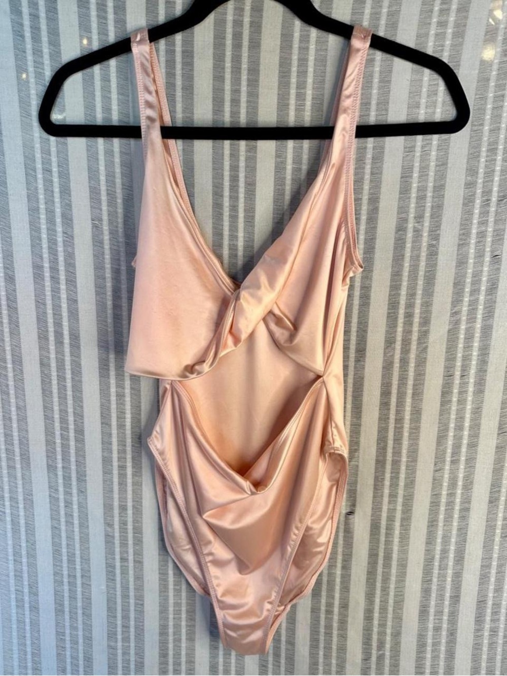 Good American Bubble Pink Front Twist Cutout One Piece Swimsuit - Picture 6 of 12